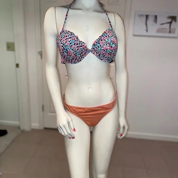 Out From Under Chelsea Ruched
Cheeky Bikini Bottom peachy orange size large - Picture 11 of 11